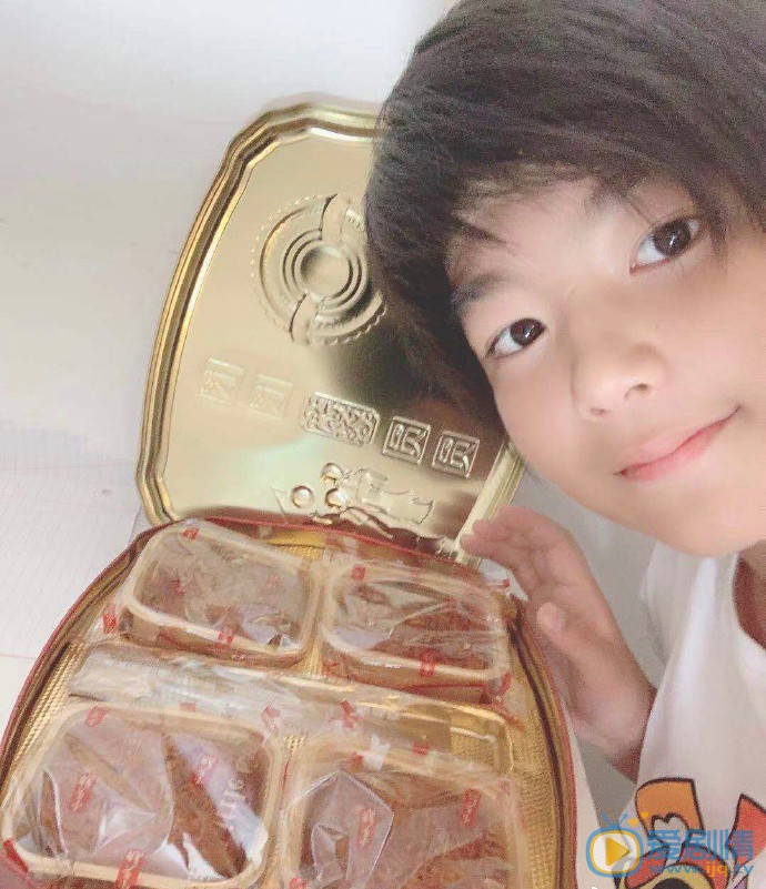 李林孖日常生活照 李林孖高清写真_李林孖高清剧照