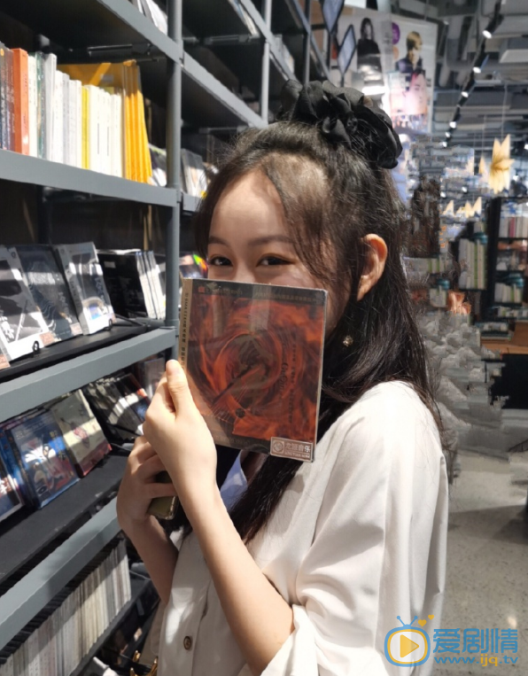管金麟游玩照 管金麟高清写真_管金麟高清剧照