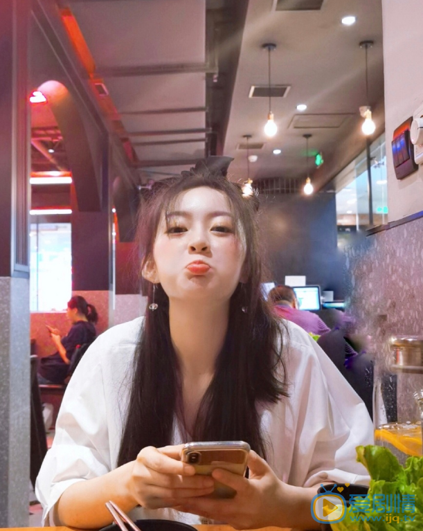 管金麟游玩照 管金麟高清写真_管金麟高清剧照