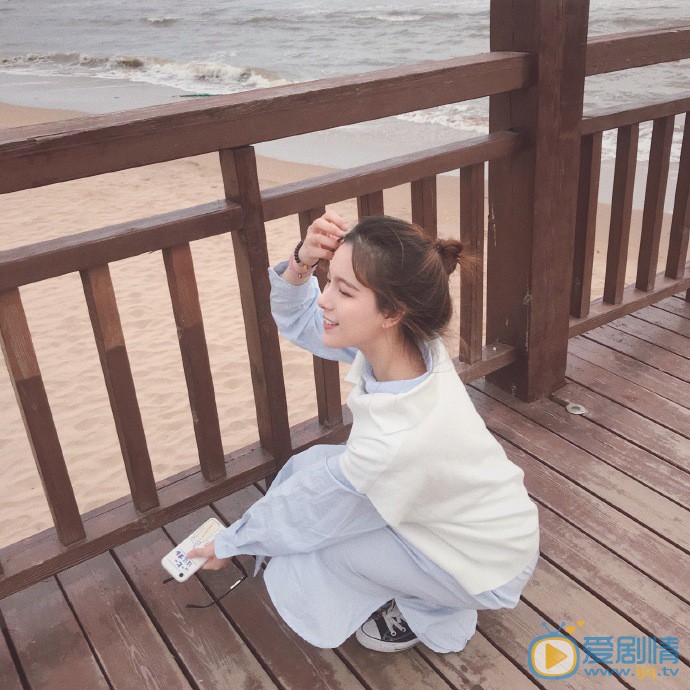 方思畅甜美街景照 方思畅高清写真_方思畅高清剧照