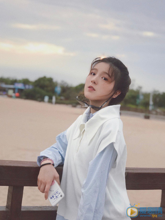 方思畅甜美街景照 方思畅高清写真_方思畅高清剧照