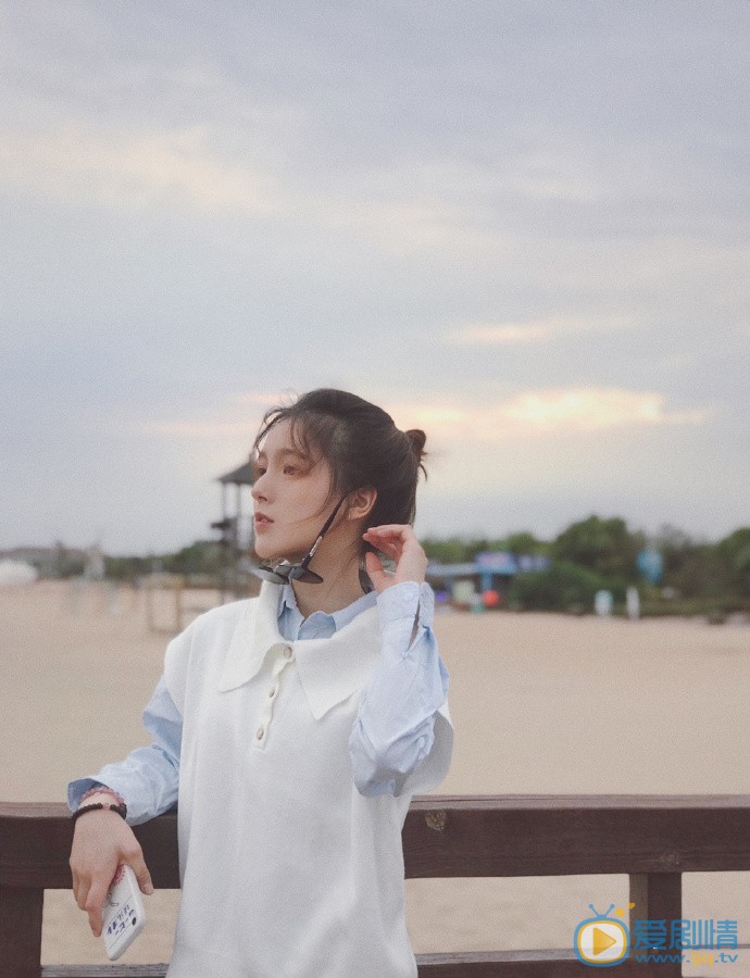 方思畅甜美街景照 方思畅高清写真_方思畅高清剧照