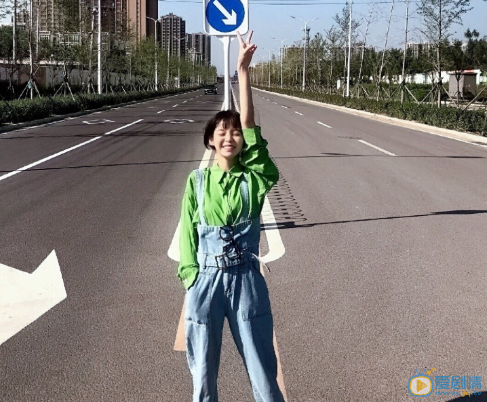 邓诗韵游玩照 邓诗韵高清写真_邓诗韵高清剧照