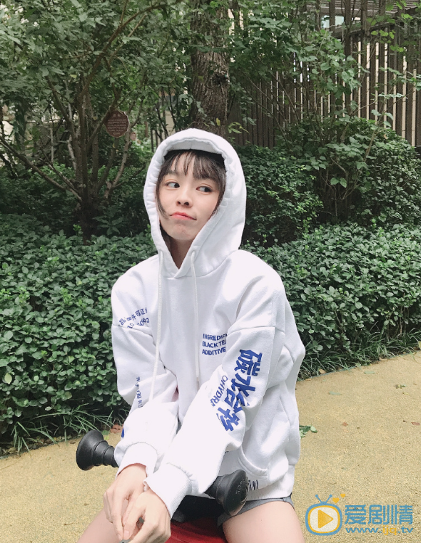 邓诗韵游玩照