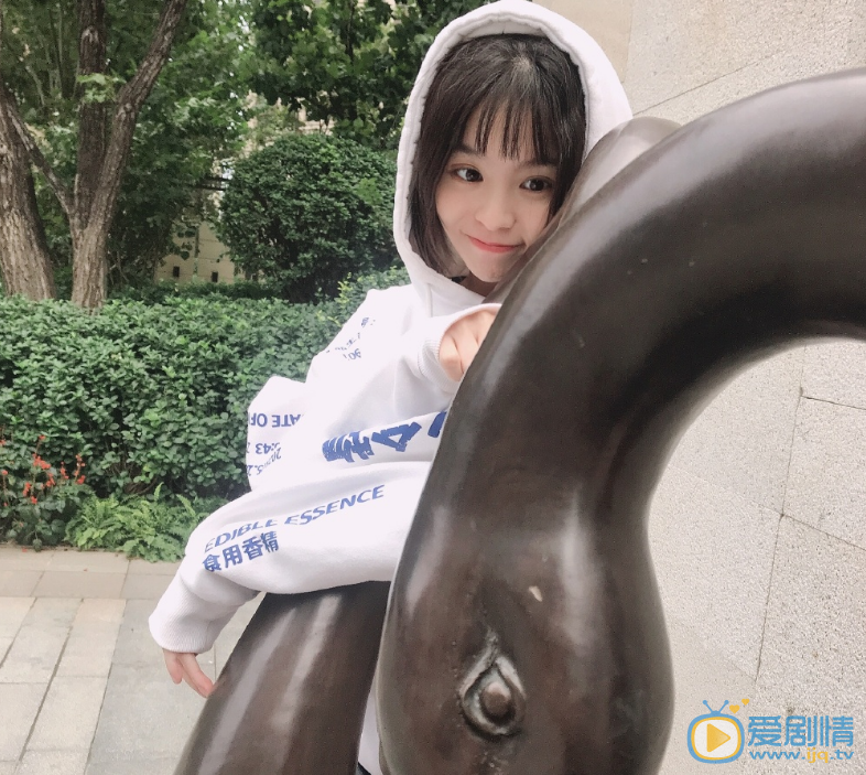 邓诗韵游玩照 邓诗韵高清写真_邓诗韵高清剧照