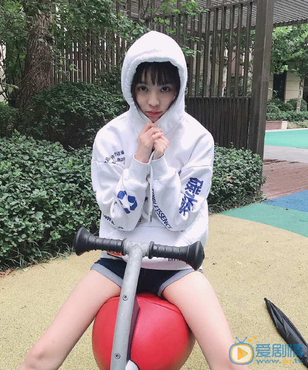 邓诗韵游玩照 邓诗韵高清写真_邓诗韵高清剧照