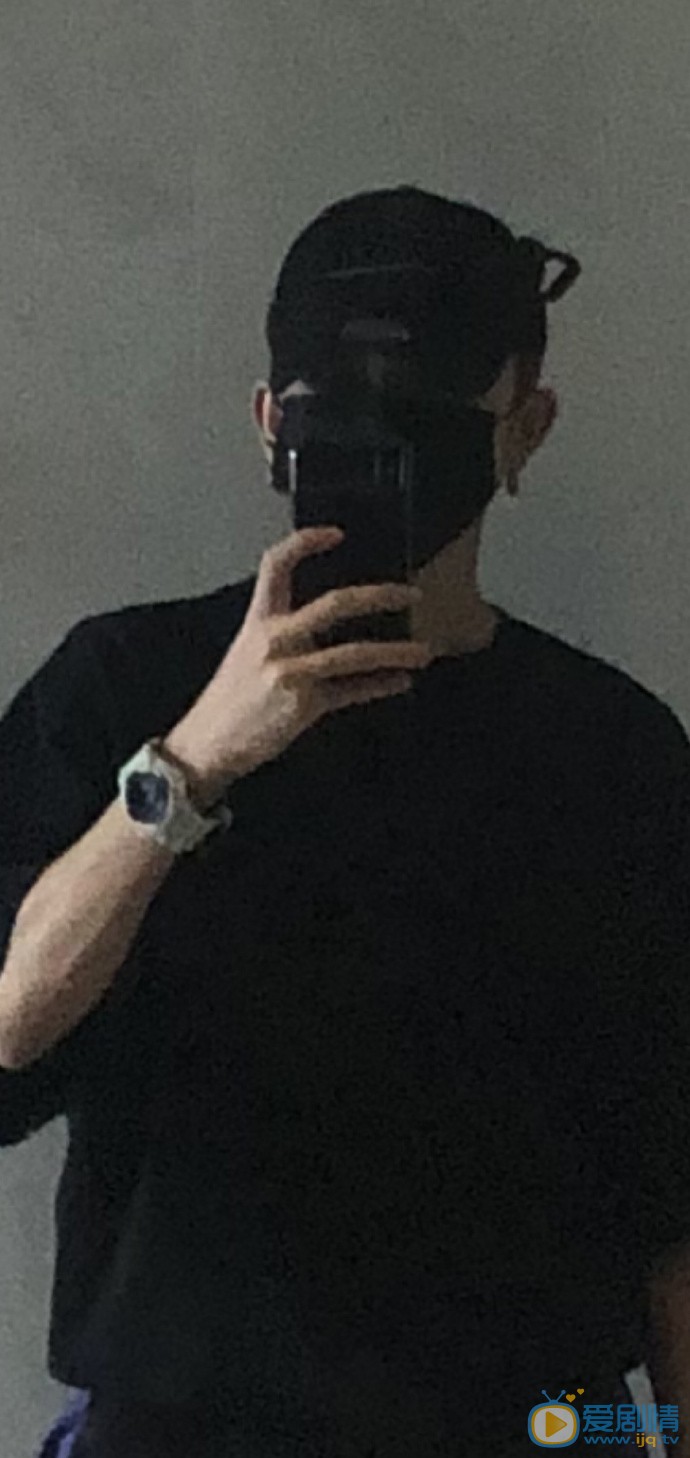 陈顺帅气自拍照