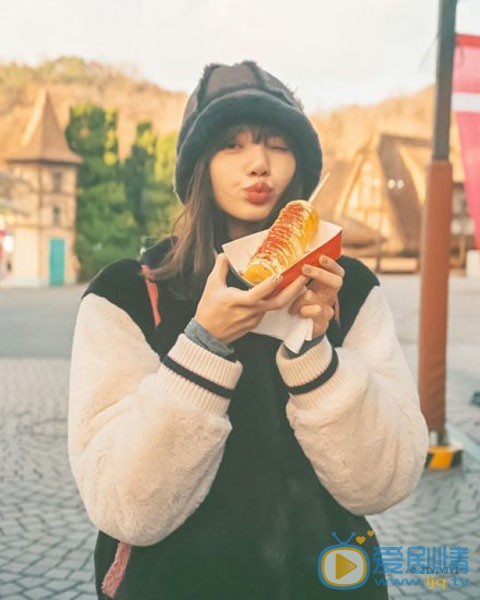 Lisa时尚甜美照 Lisa高清写真_Lisa高清剧照