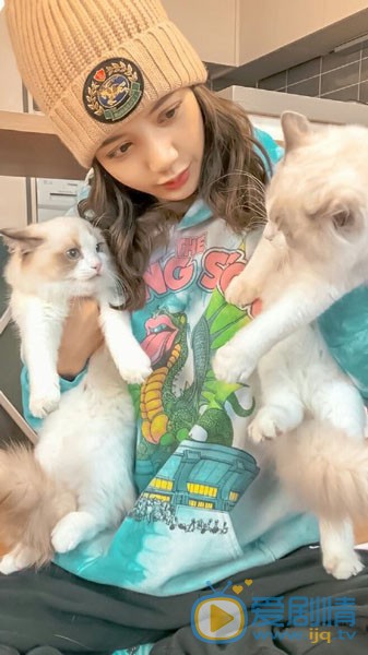 Lisa时尚甜美照 Lisa高清写真_Lisa高清剧照