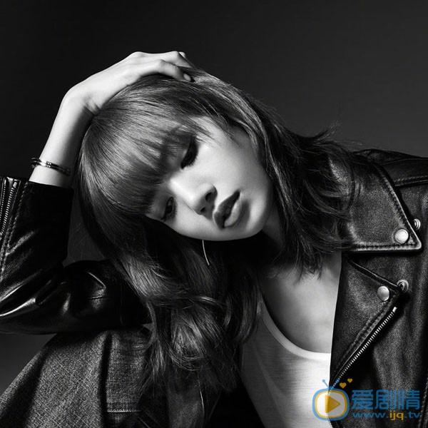 Lisa黑白写真图片 Lisa高清写真_Lisa高清剧照