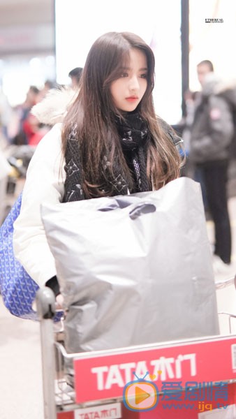 金子涵甜美机场照 金子涵高清写真_金子涵高清剧照