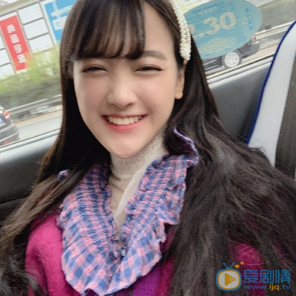徐嘉琳甜美自拍照