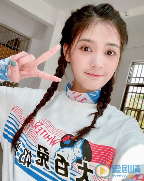 吉扬柳甜美自拍照 吉扬柳高清写真_吉扬柳高清剧照