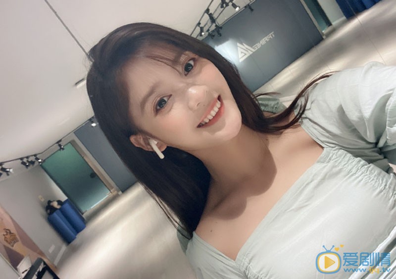 吉扬柳甜美自拍照 吉扬柳高清写真_吉扬柳高清剧照