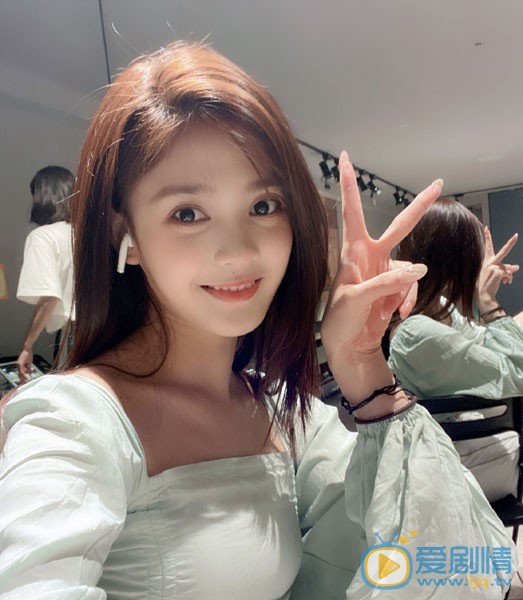 吉扬柳甜美自拍照 吉扬柳高清写真_吉扬柳高清剧照