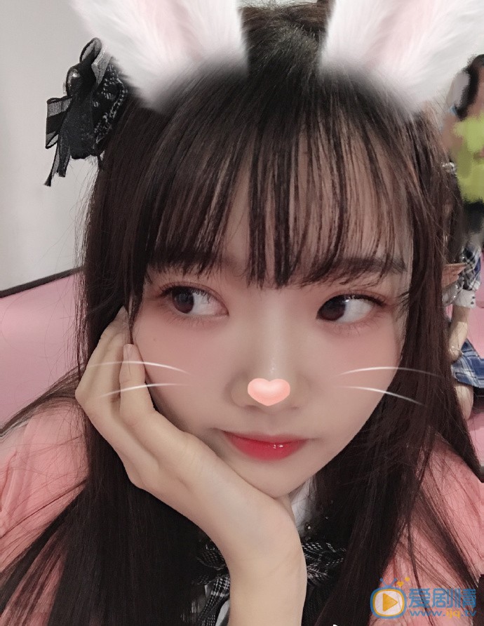 朱苓卖萌自拍照 朱苓高清写真_朱苓高清剧照