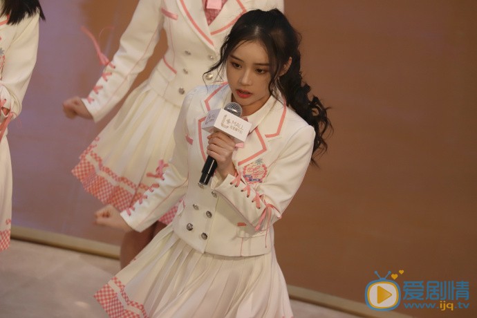 王俞然现场舞台照图片 王俞然高清写真_王俞然高清剧照