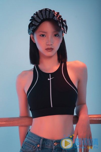 李梦琦时尚摆拍造型 李梦琦高清写真_李梦琦高清剧照