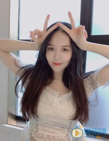 李保怡自拍照图片 李保怡高清写真_李保怡高清剧照