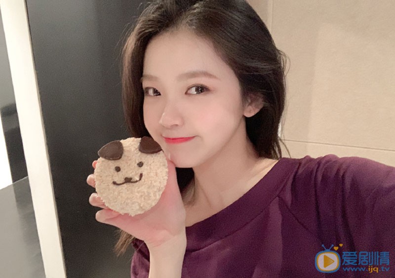 周梓倩精选自拍照 周梓倩高清写真_周梓倩高清剧照