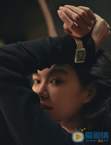 李蔓瑄黑白照图片