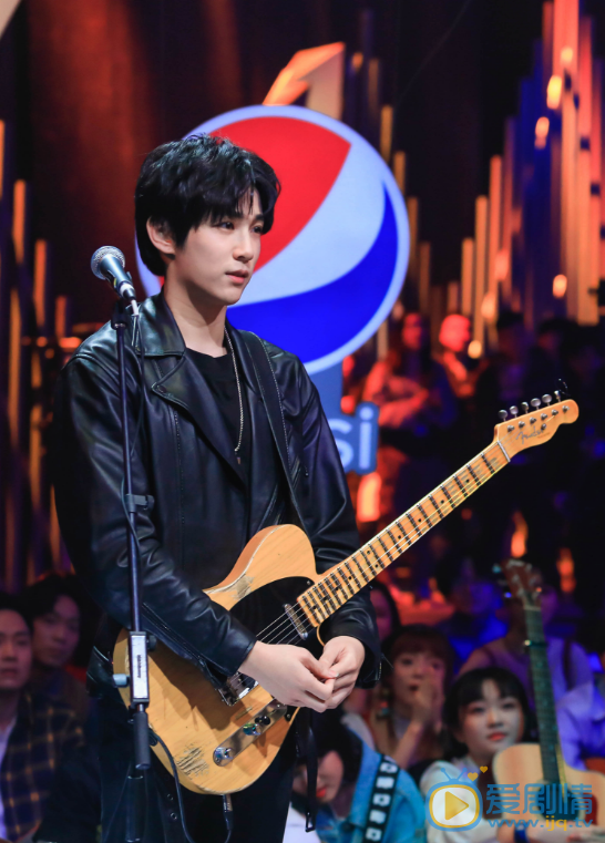 李长庚演唱照 李长庚高清写真_李长庚高清剧照