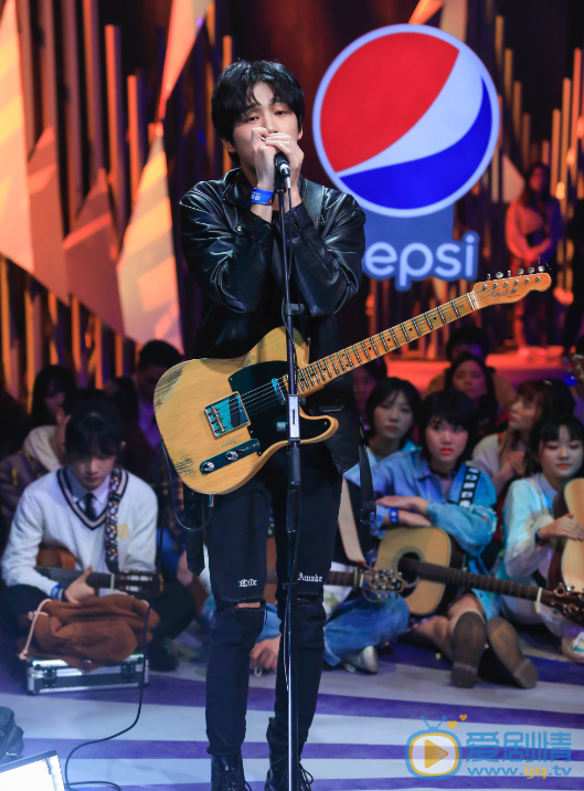 李长庚演唱照 李长庚高清写真_李长庚高清剧照