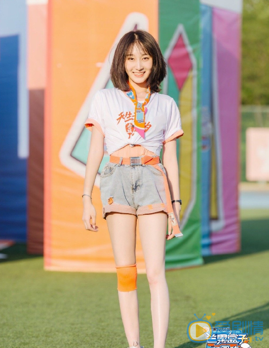 李林谦甜美写真