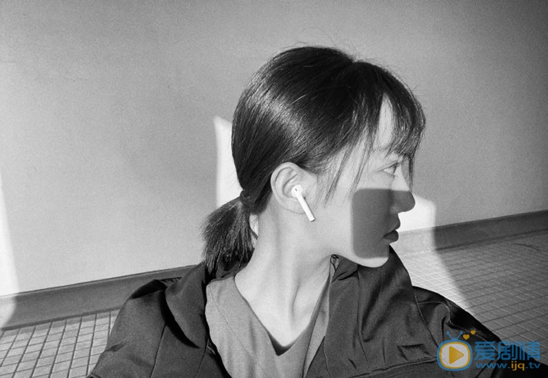 陈亮言黑白写真图片 陈亮言高清写真_陈亮言高清剧照