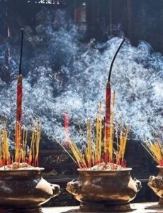 有仙家折腾你的症状有哪些？什么人容易被仙家上身？