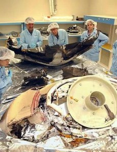 外星人上飞碟真实视频 太空飞碟被直升机追逐后坠毁沙漠