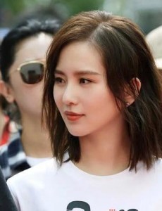 亲爱的自己主要讲述的是什么？