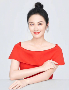 叶璇怼工作人员，言辞愤慨，足以看出内心的愤怒之情