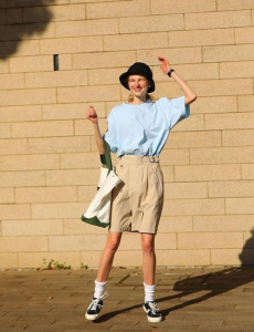 微胖女人穿T恤时四种要点