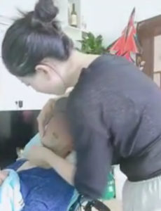 女儿为植物人父亲打造花园，网友评论他有个好女儿