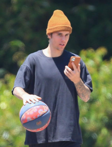 比伯晒证据否认性侵粉丝，称自己当时不在场