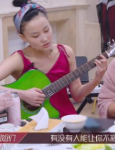 白冰被后来唱哭，可能触及心底了吧！