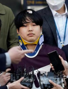 韩检方对N号房8名共犯追加起诉，安胜镇开展了拘押。