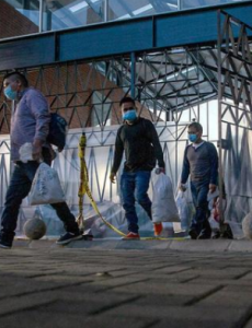 美国政府故意输出新冠病毒，加剧了全球性卫生危机