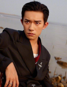 易烊千玺年度新人男演员，成了新生代流量明星中的演技派代表