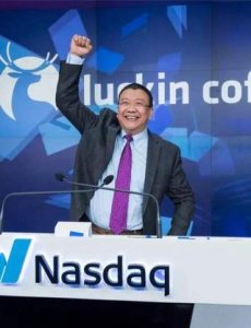 瑞幸咖啡董事会要求陆正耀辞职，经多数董事会提出的免职要求