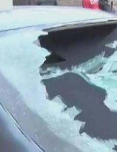 巴基斯坦证券交易所遭袭击，目前4名袭击者已被击毙，警察正在清场