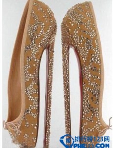 造型奇葩高跟鞋高达20.32厘米 盘点世界上最高的高跟鞋都有哪些