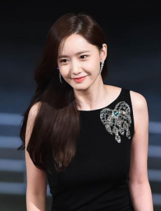 李孝利林允儿为没戴口罩道歉，以后会更加小心谨慎